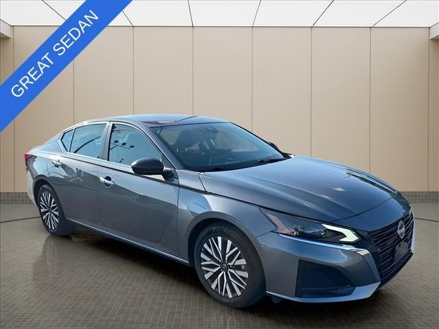 Used 2024 Gray Nissan 2.5 SV image 2