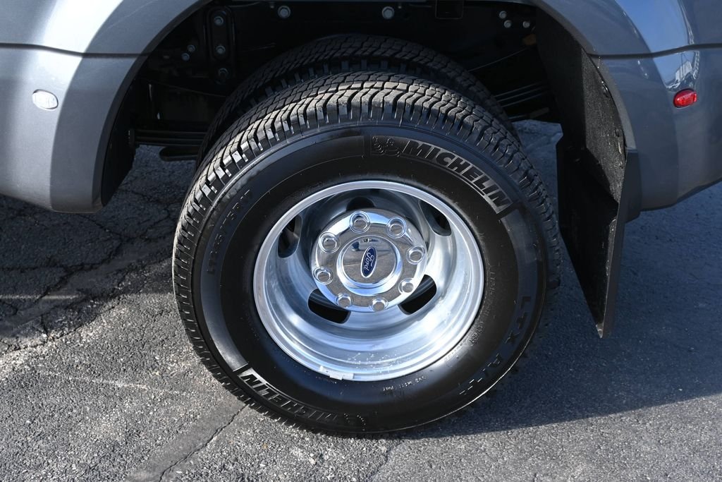 Used 2026 Gray Metallic Ford Lariat image 15