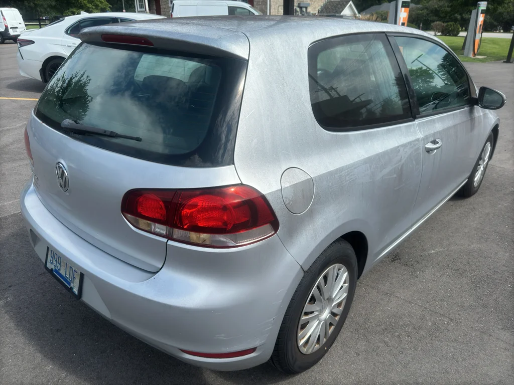 Used 2010 Reflex Silver Metallic Volkswagen 2-Door (M5) image 4