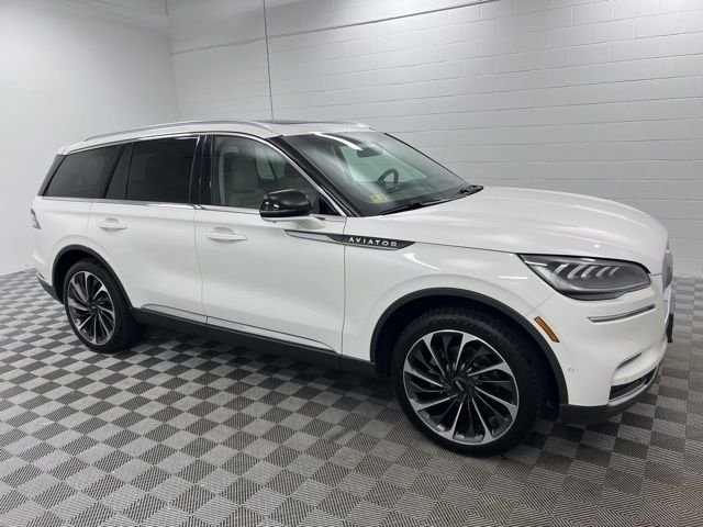 Used 2023 White Lincoln Reserve image 4