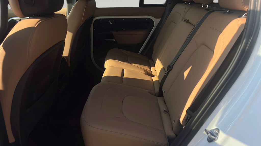 New 2026 White Land Rover X-Dynamic SE image 16