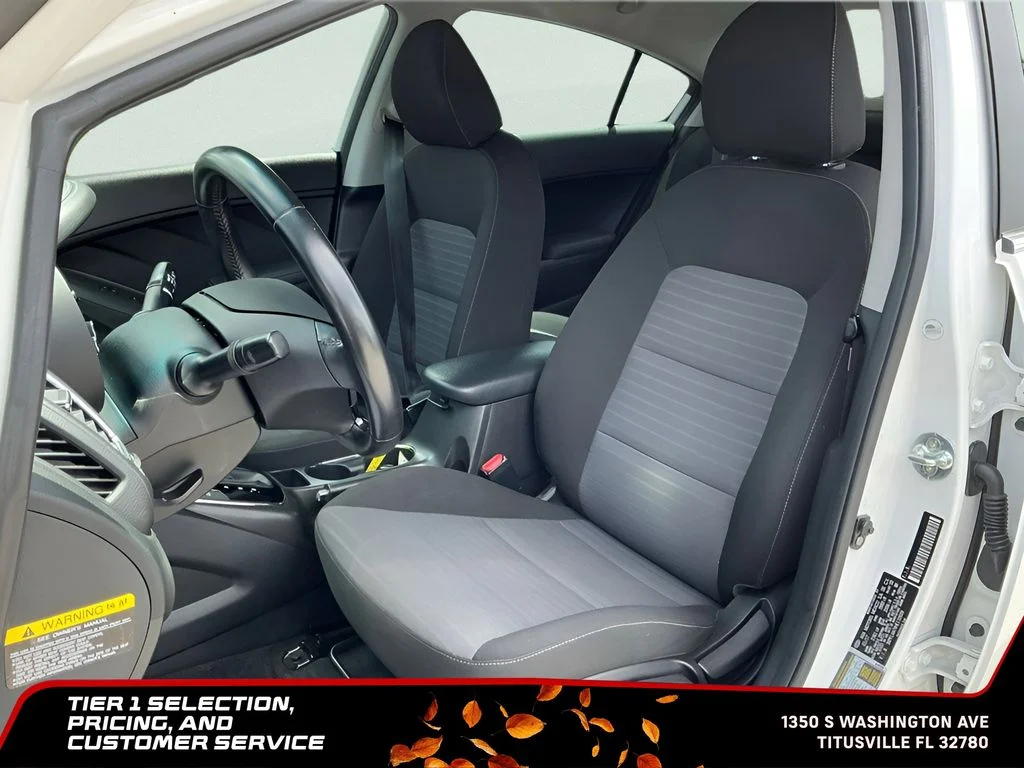 Used 2017 White Kia S image 27