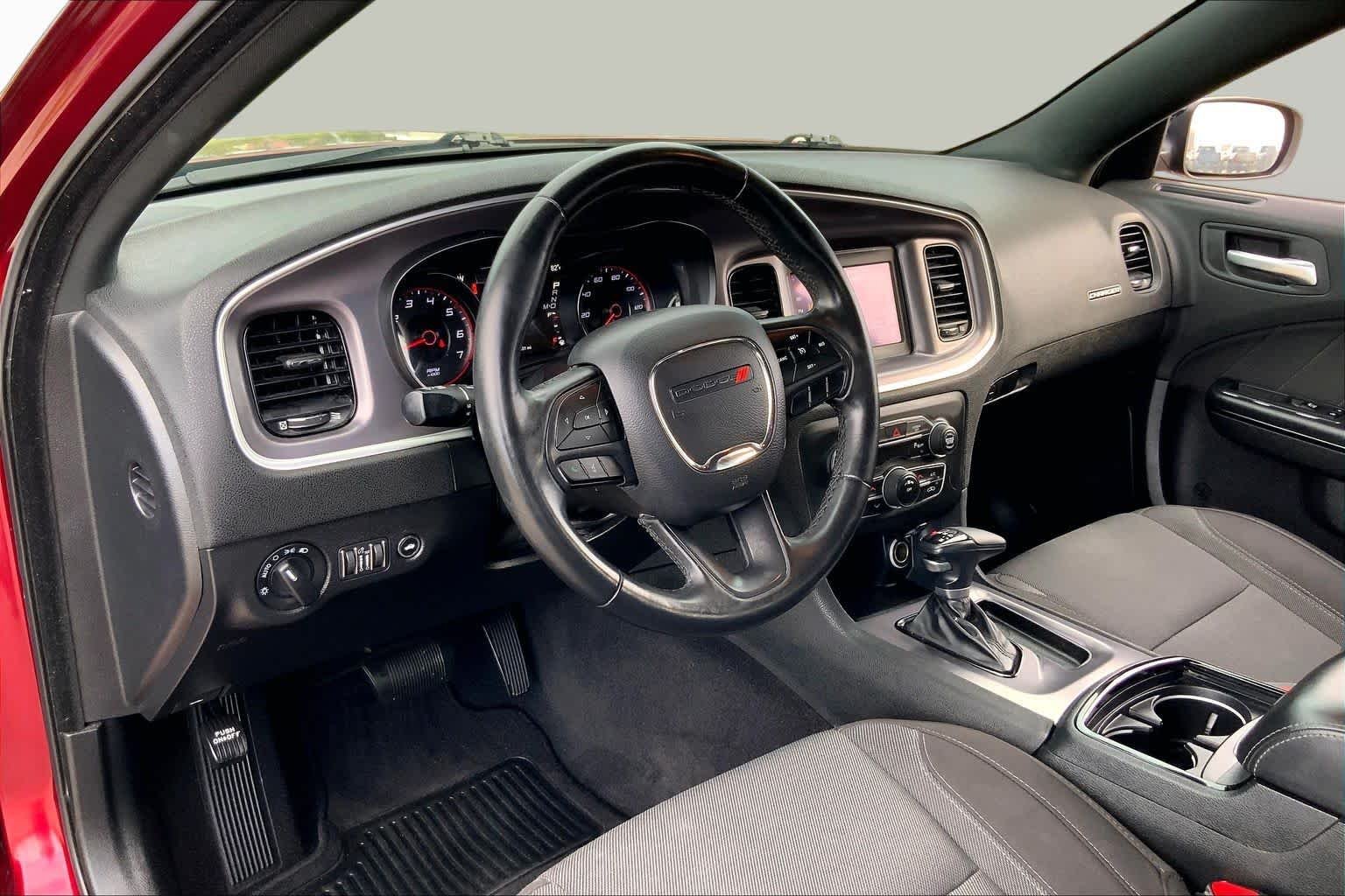 Used 2019 Octane Red Pearlcoat Dodge SXT image 17