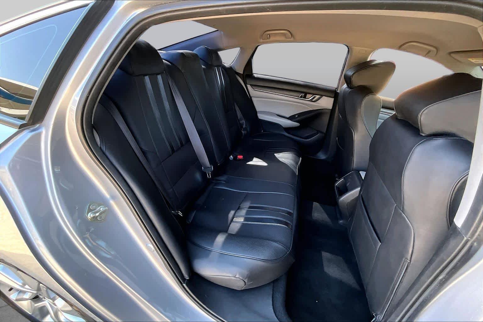 Used 2019 Lunar Silver Metallic Honda LX 1.5T image 19