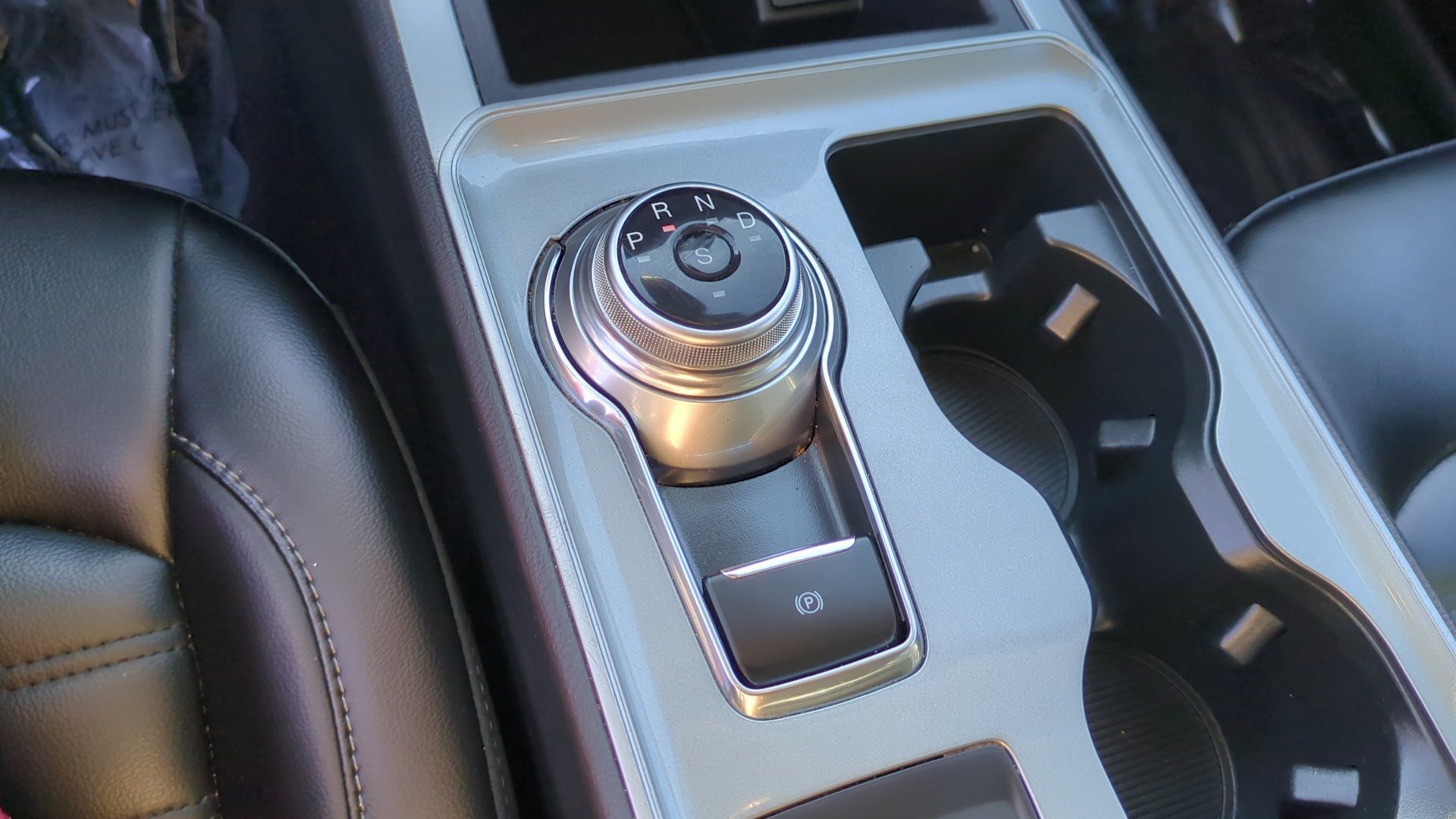 Used 2024 Oxford White Ford SEL image 26