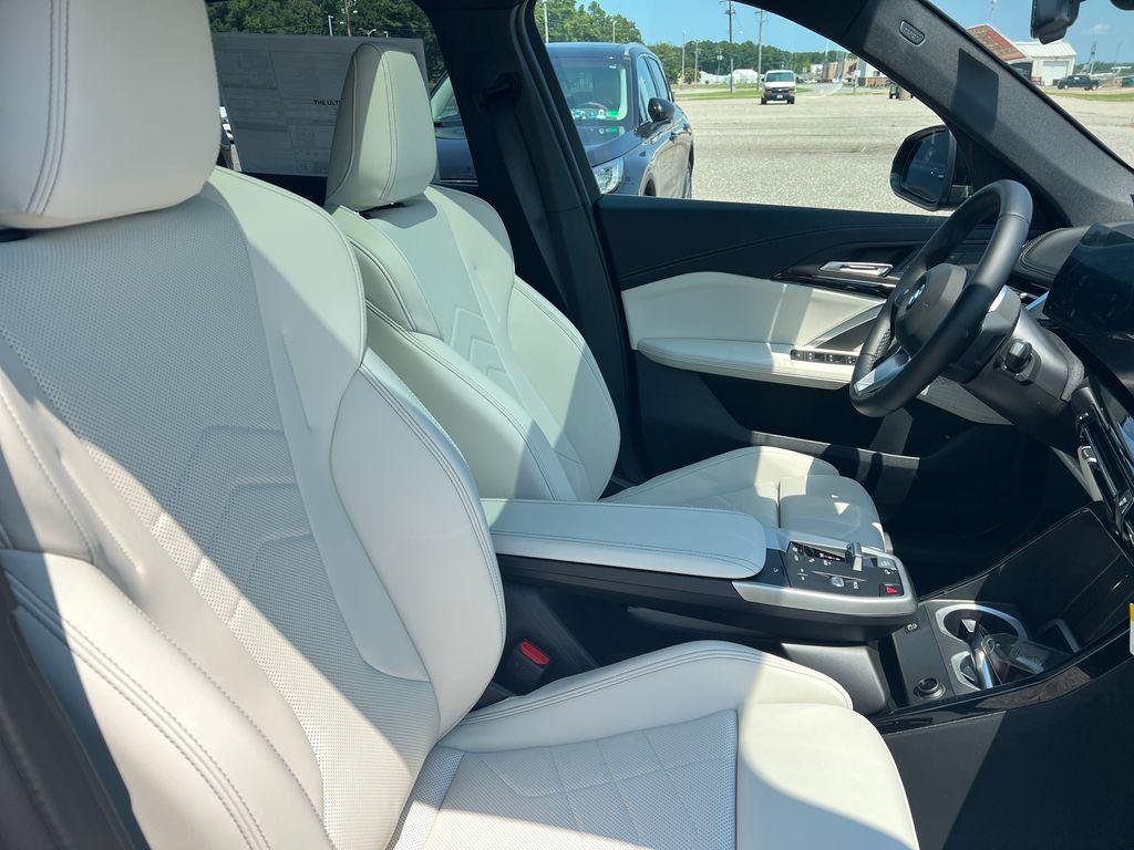 New 2026 Black Sapphire Metallic BMW xDrive28i image 27