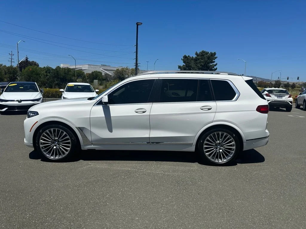 Used 2021 White BMW xDrive40i image 2