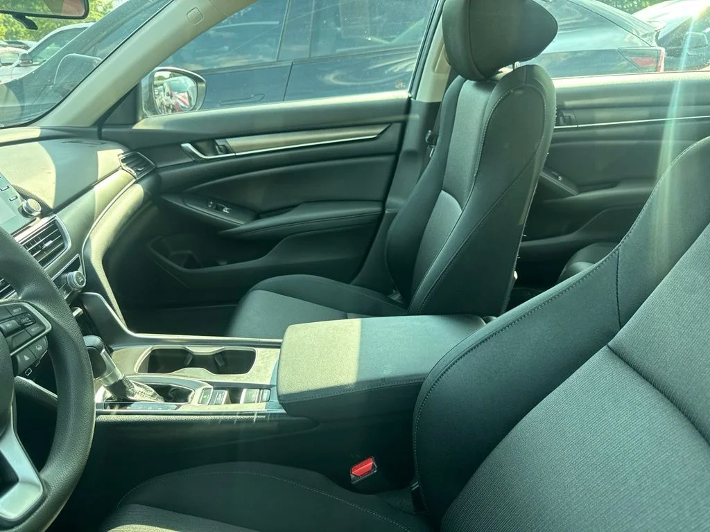 Used 2021  Honda LX image 3