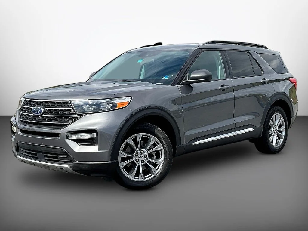 Used 2023 Gray Ford XLT image 3