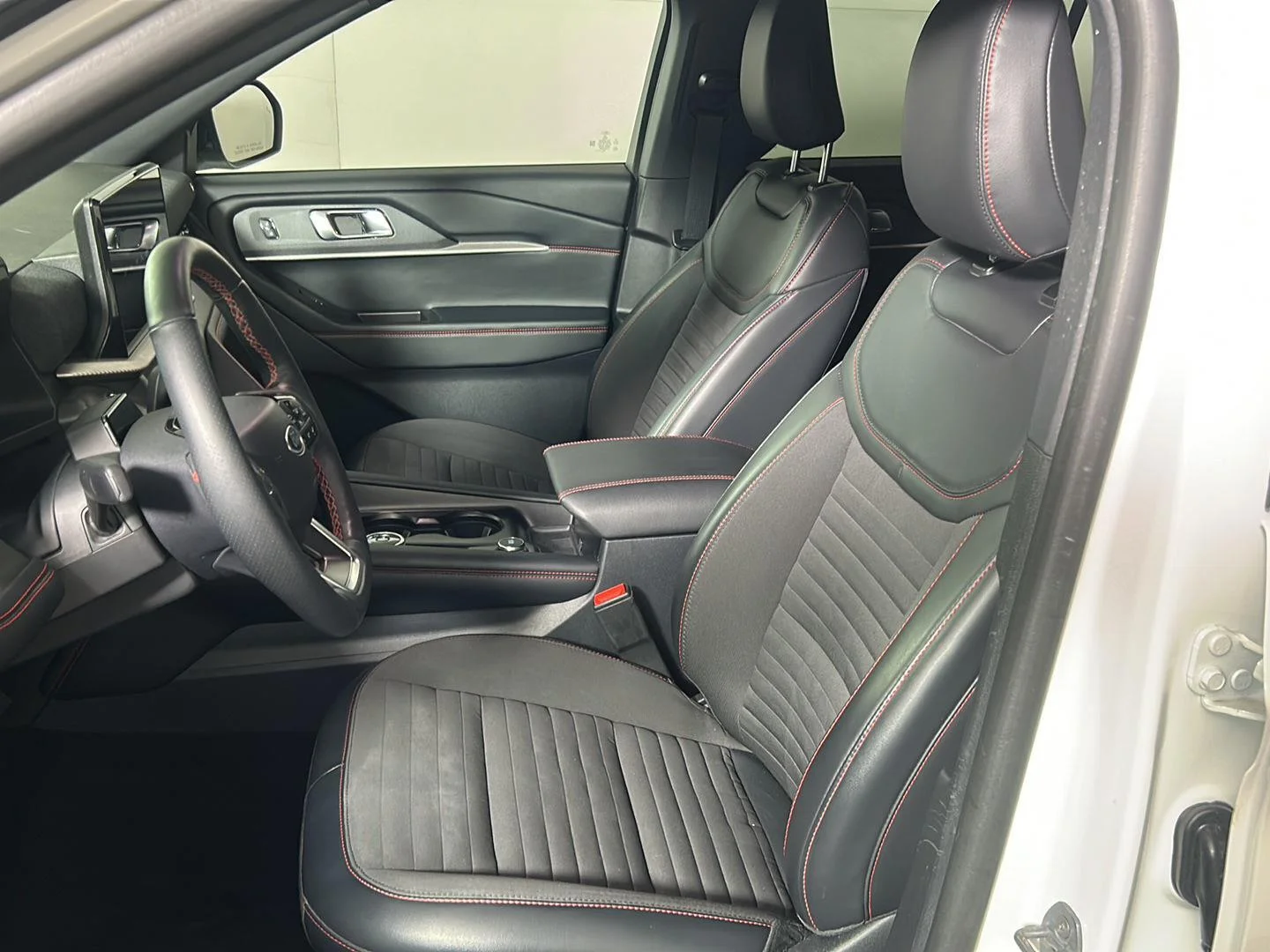 Used 2025 Star White Metallic Tri-Coat Ford ST-Line image 14