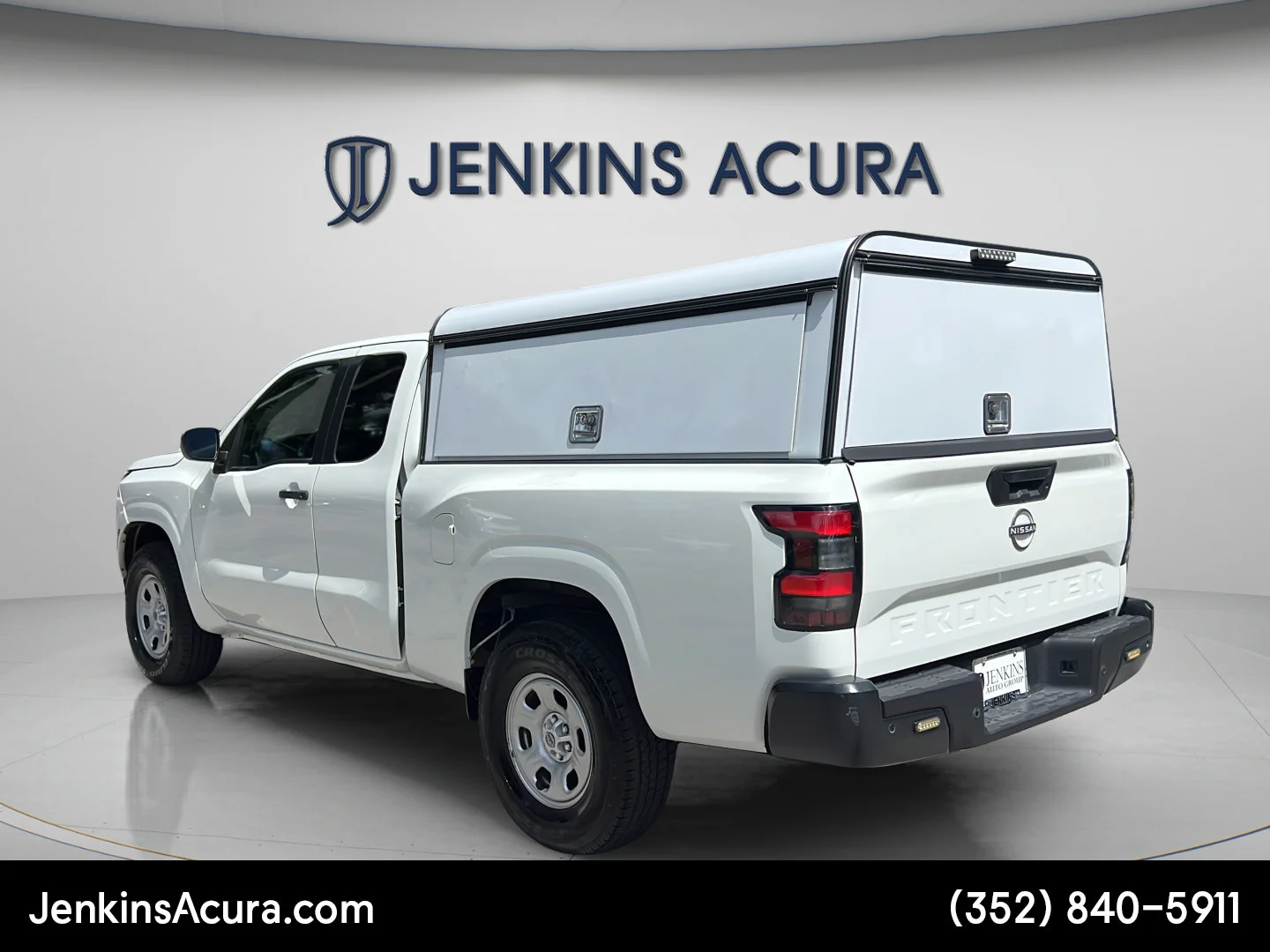 Used 2023 Glacier White Nissan S image 5
