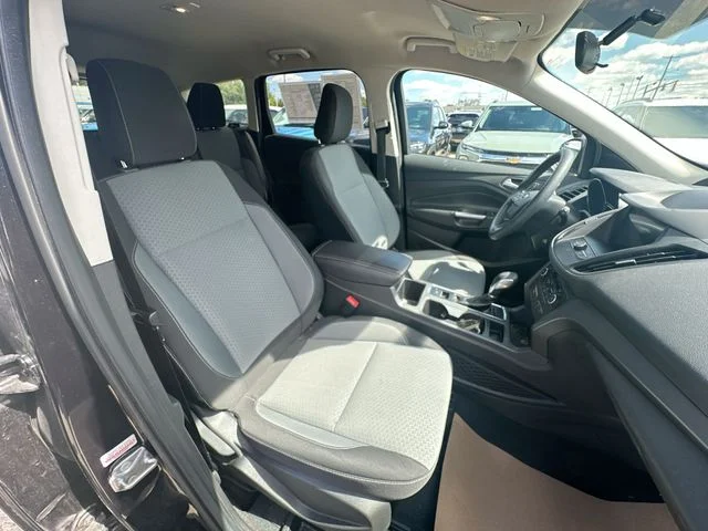 Used 2019 Black Ford SE image 31