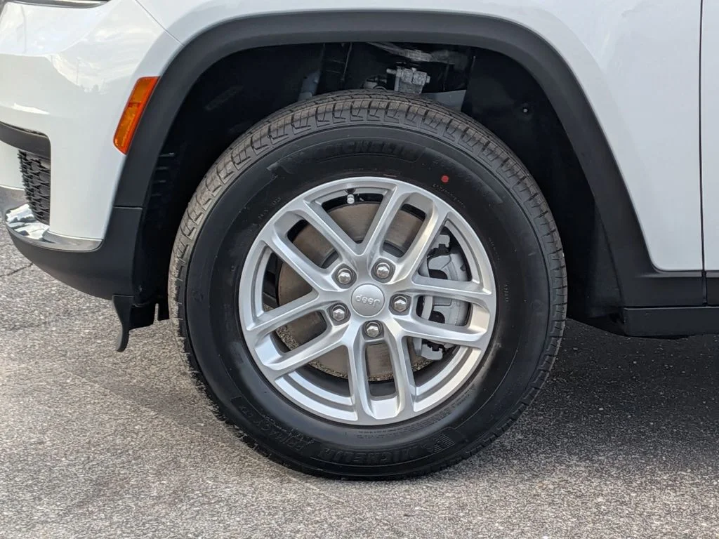 New 2025 White Jeep Laredo image 12