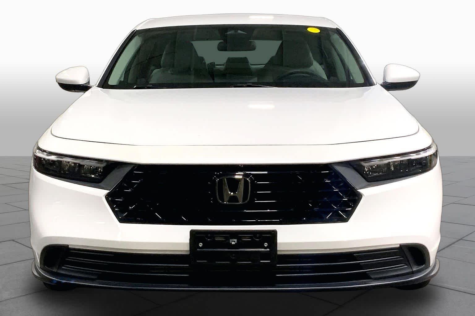 Used 2023 Platinum White Pearl Honda LX image 4