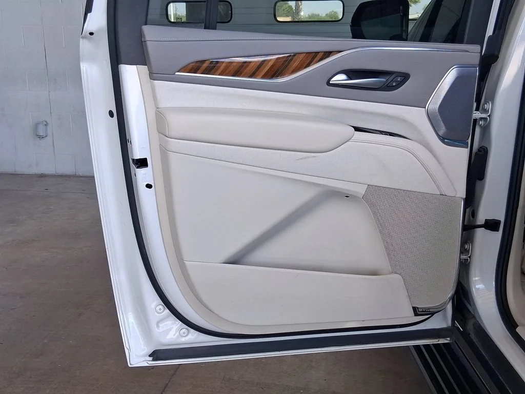 Used 2024 Crystal White Tricoat Cadillac Premium Luxury Platinum image 18