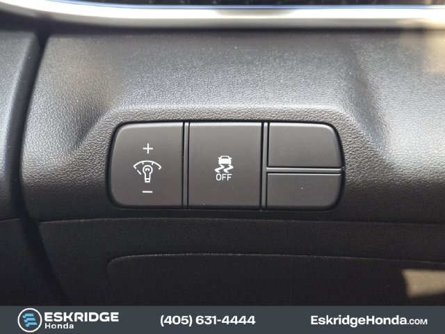 Used 2025 Red Hyundai SEL Convenience image 22