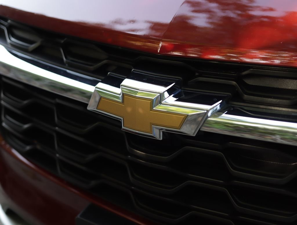 Used 2025 Crimson Metallic Chevrolet LT image 29