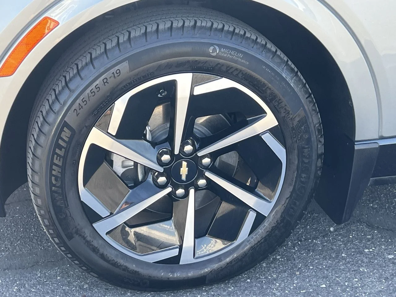2024 Chevrolet Equinox EV LT - Photo 34