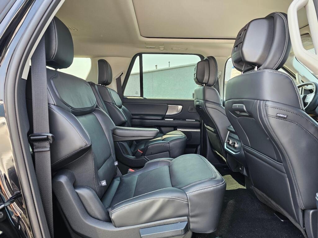New 2027 Agate Black Metallic Ford MAX Platinum image 13