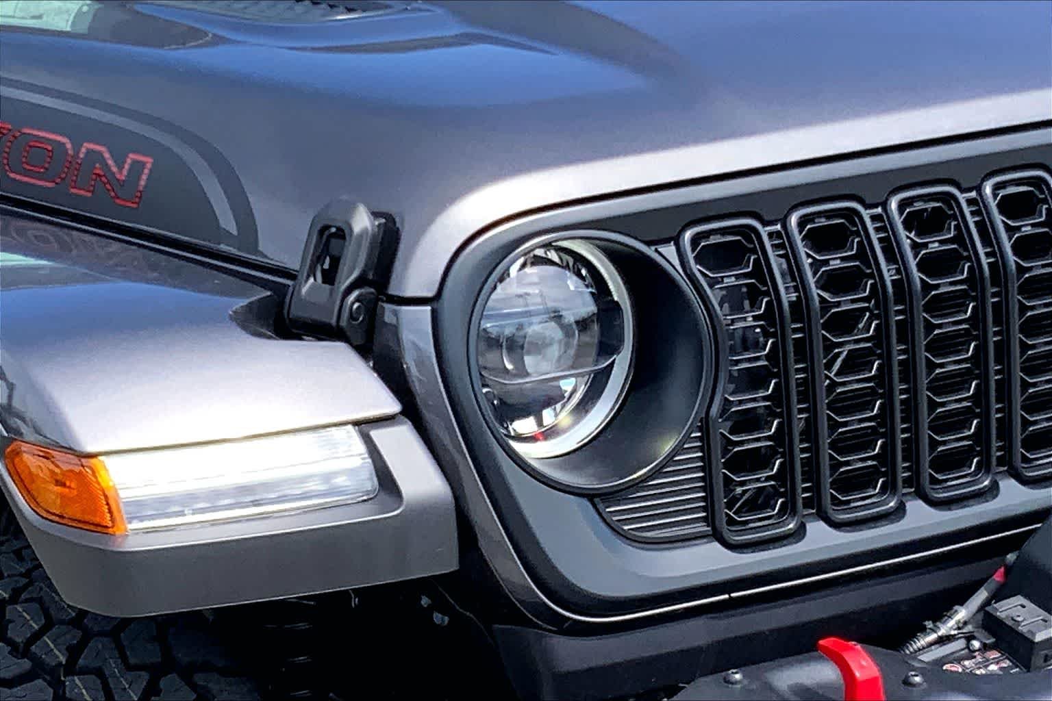 New 2026 Granite Crystal Metallic Clear-Coat Exterior Paint Jeep Shadow Ops image 11