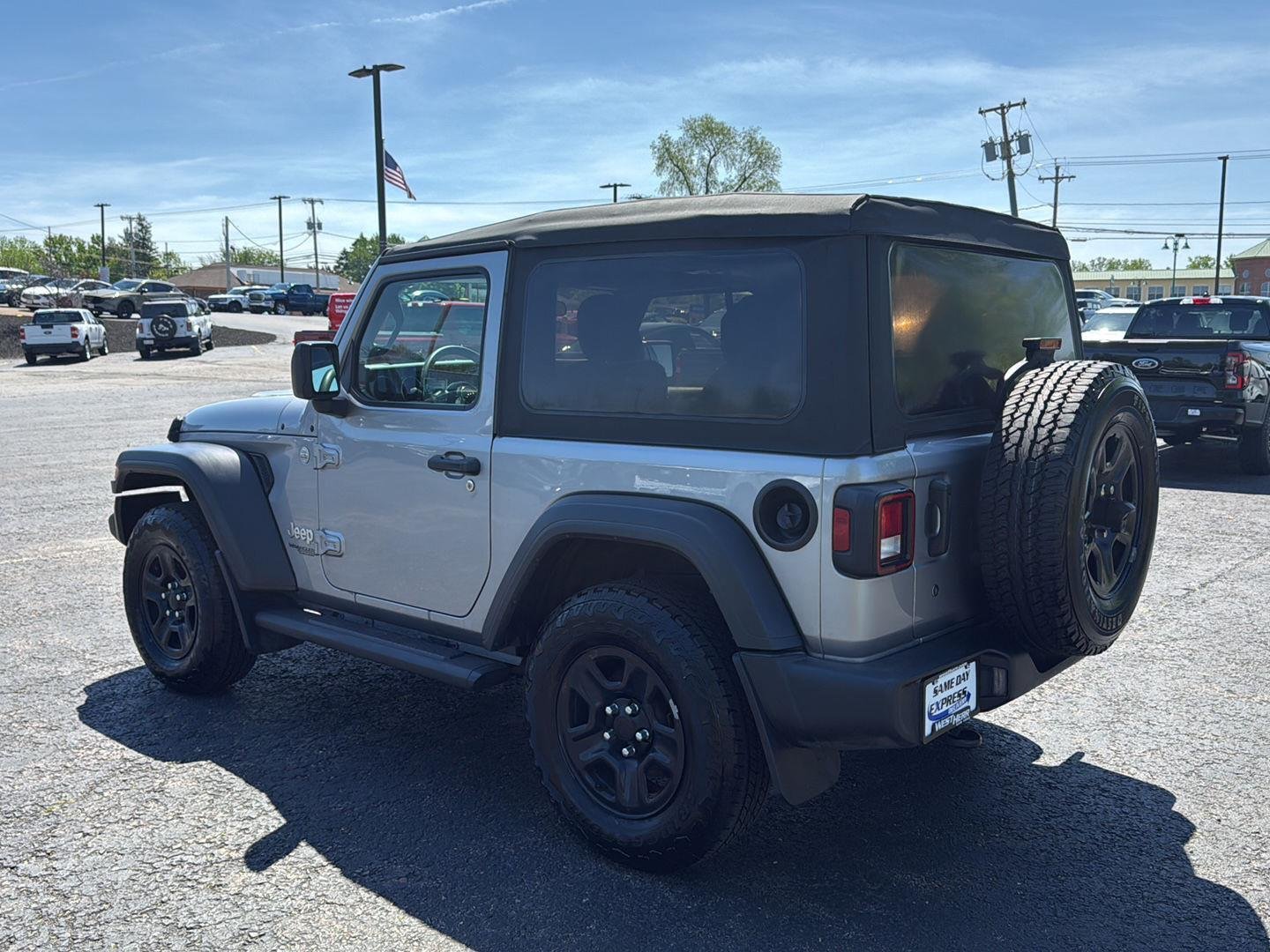 Used 2019 Billet Silver Metallic Clearcoat Jeep Sport image 3