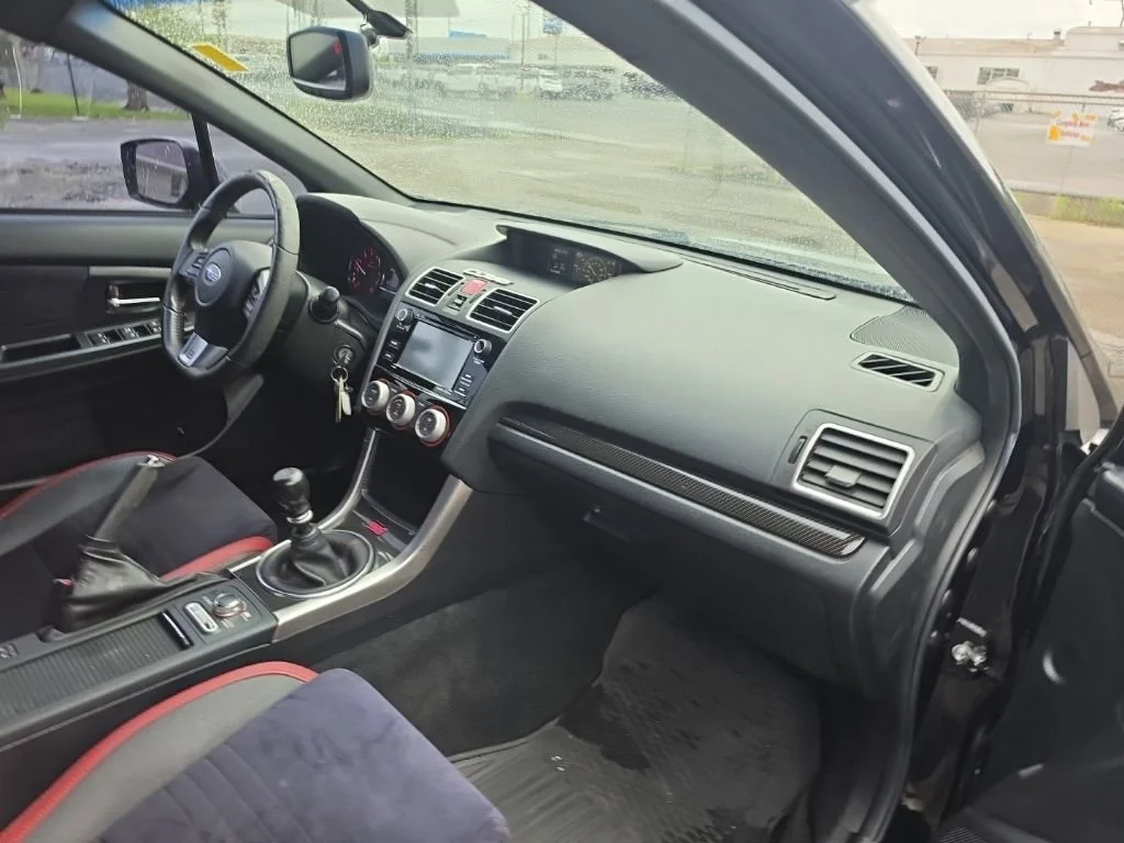 Used 2016  Subaru Base image 30