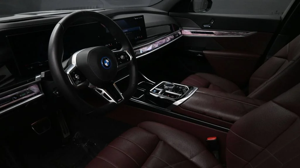 2025 BMW i7 50 - Photo 7