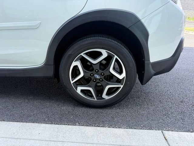 Used 2020 White Subaru Limited image 9