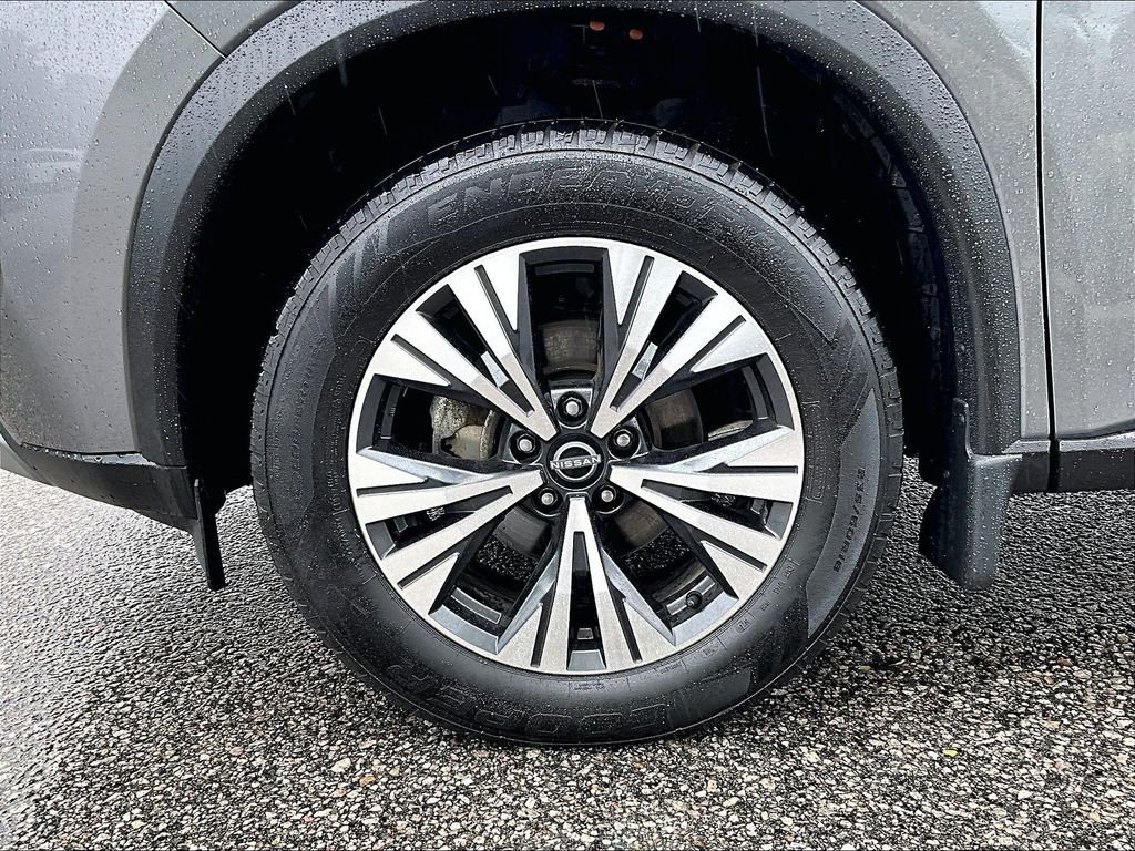 Used 2023 Gray Nissan SV image 7