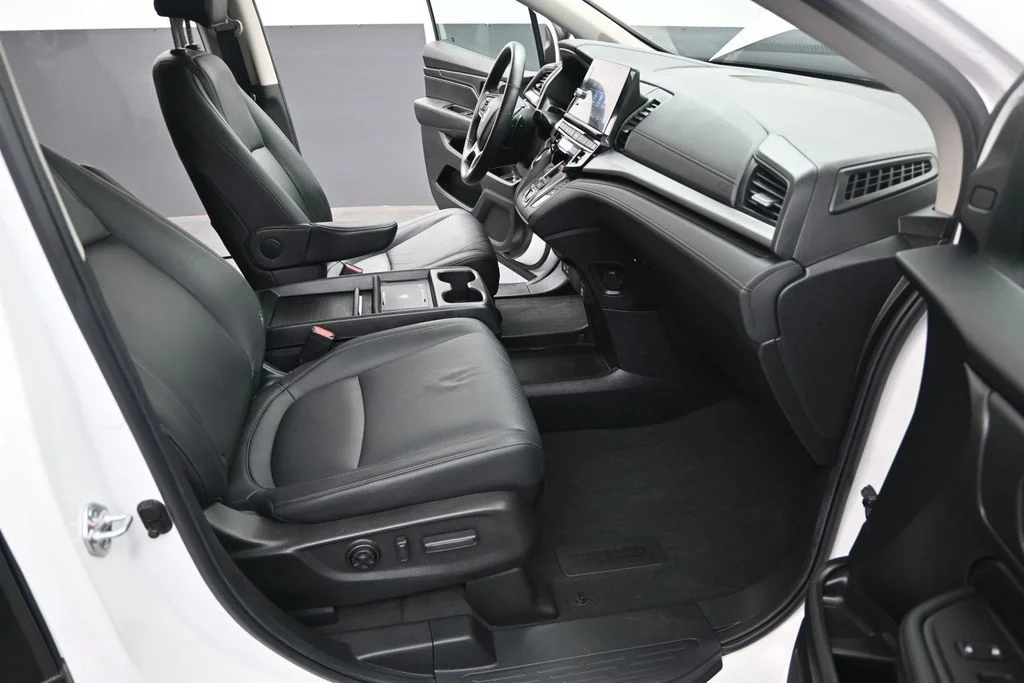 Certified Used 2025 White Honda EX-L image 25