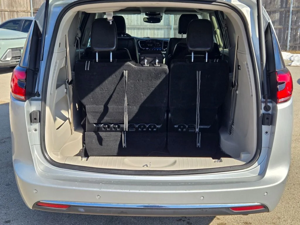 Used 2024 Silver Chrysler Touring L image 11