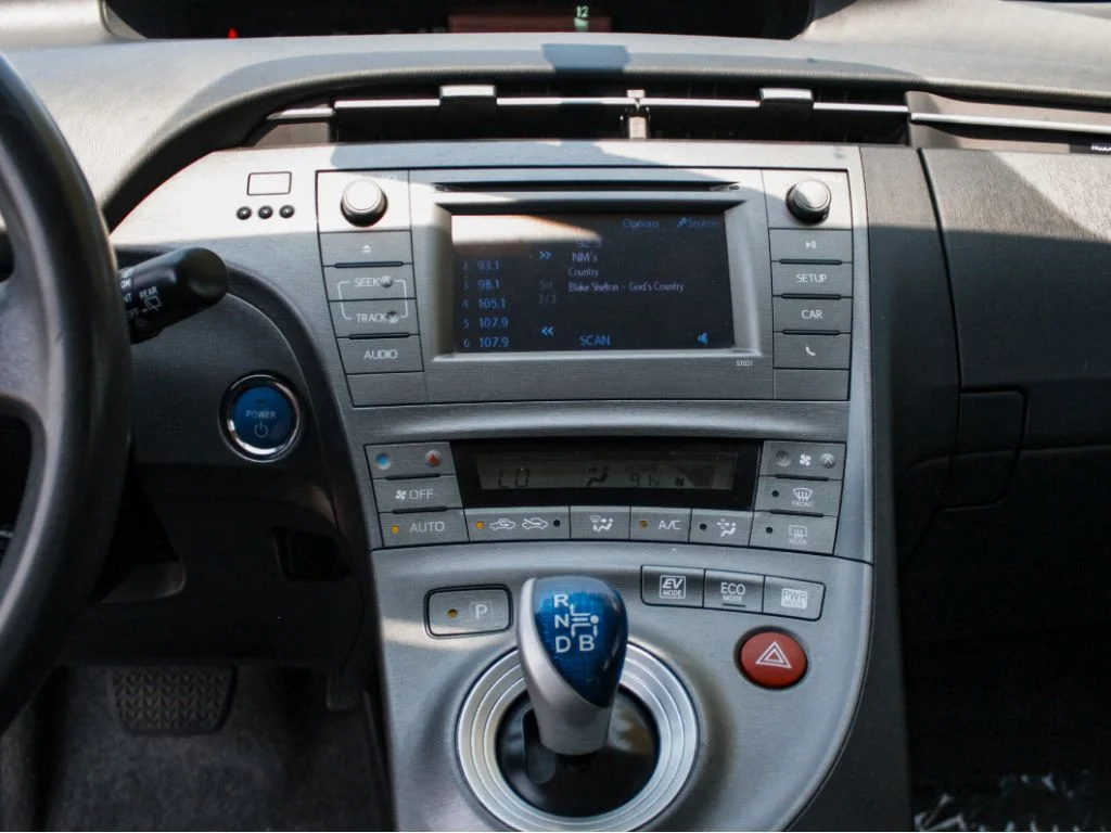 Used 2012 White Toyota One image 14