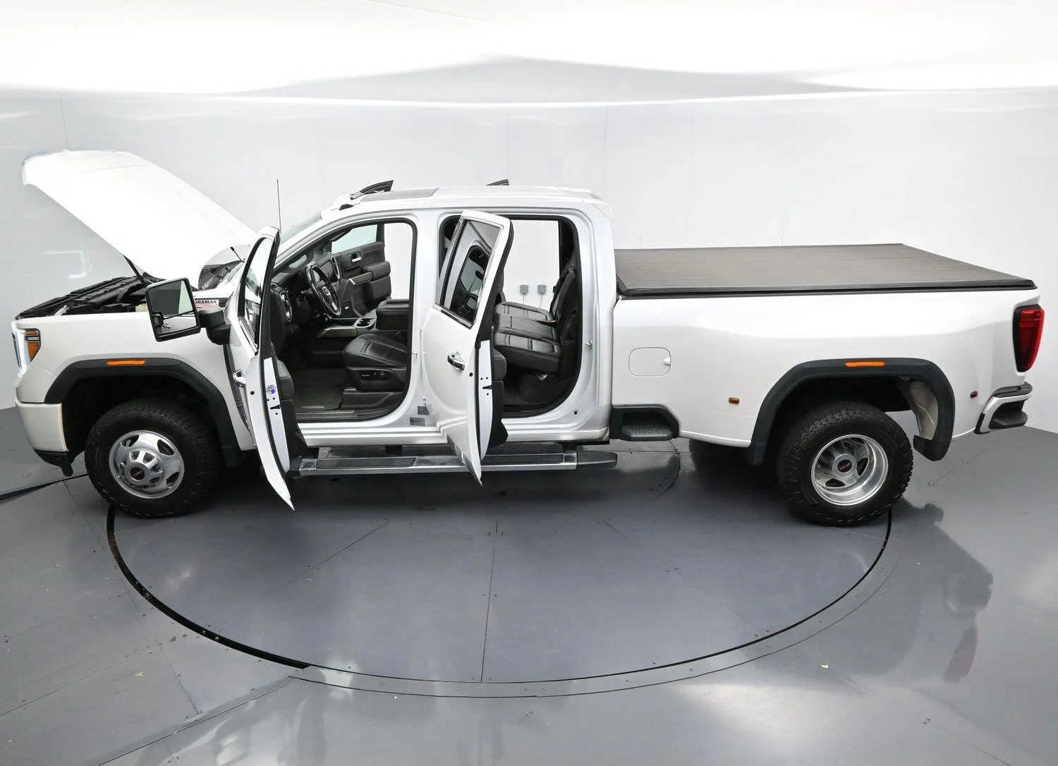 Used 2022 White Frost Tricoat GMC Denali image 43