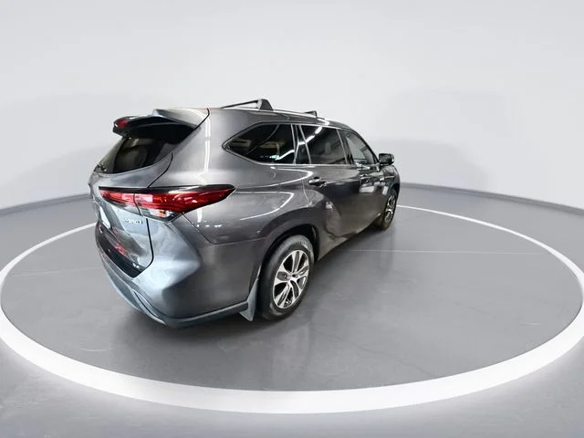 Used 2021 Gray Toyota XLE image 8