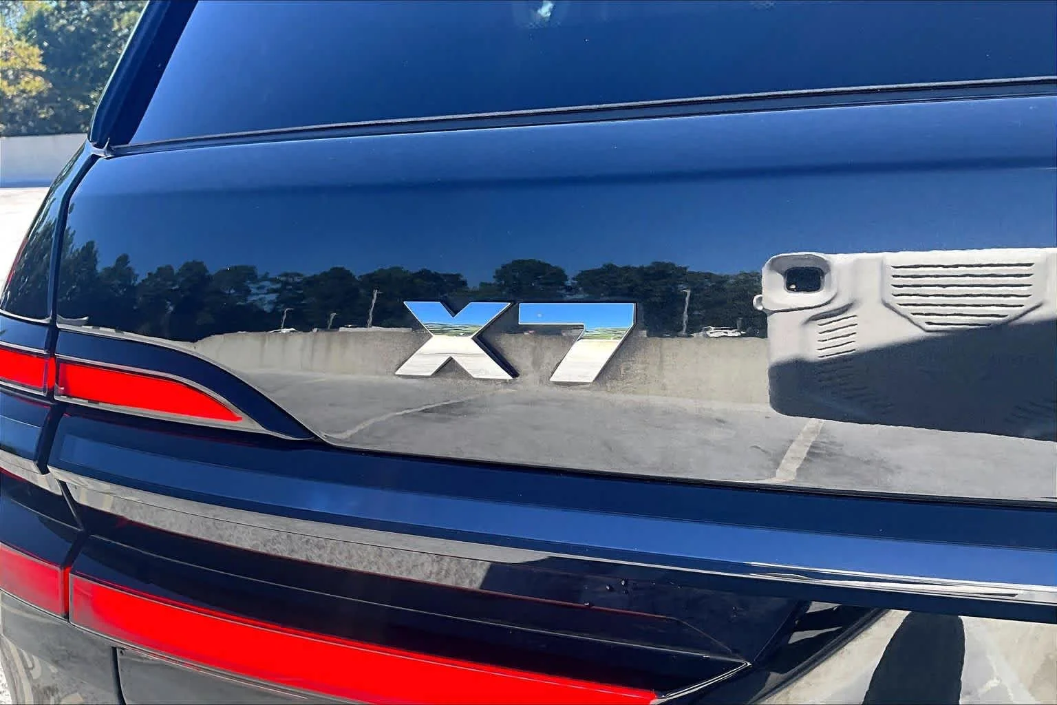 Used 2024 Black Sapphire Metallic BMW M60i image 31