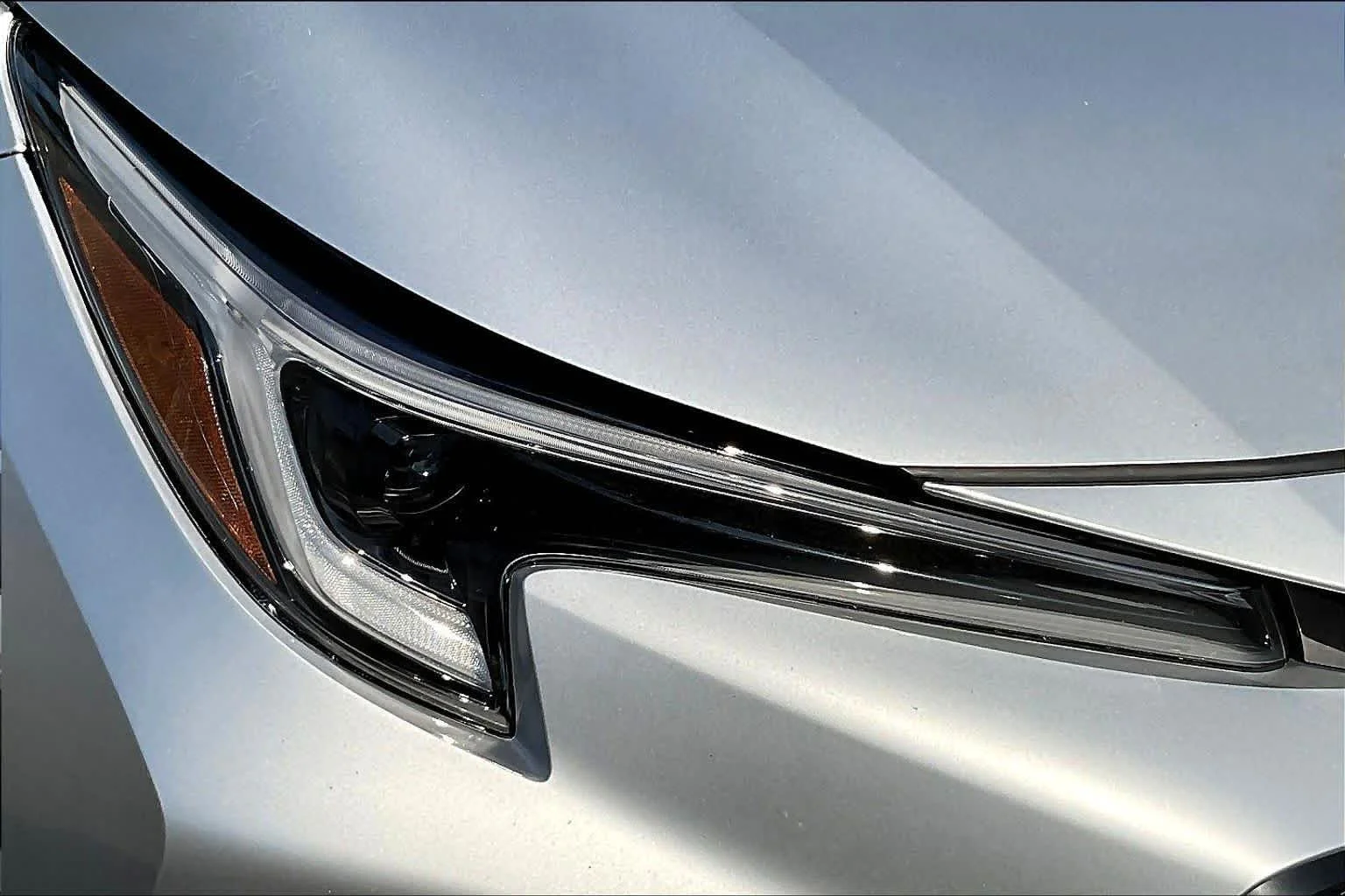 Used 2025 Classic Silver Metallic Toyota SE image 27
