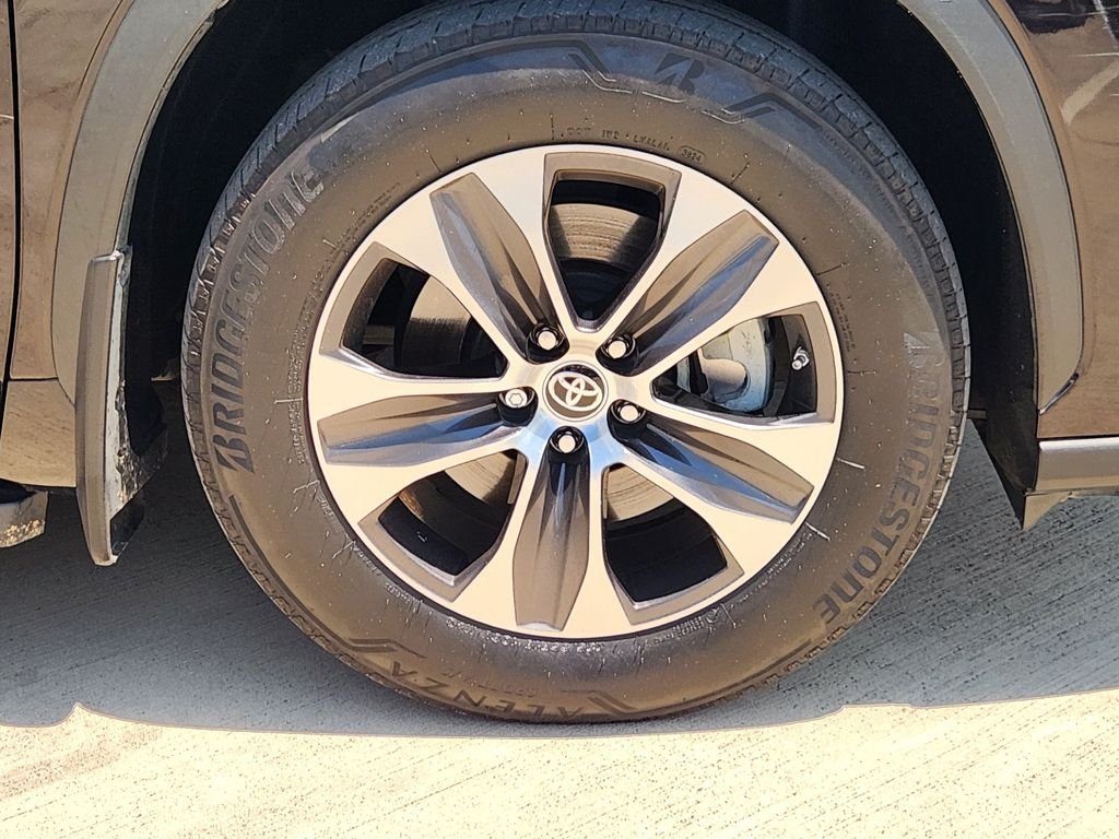 Used 2021 Opulent Amber Toyota XLE image 11