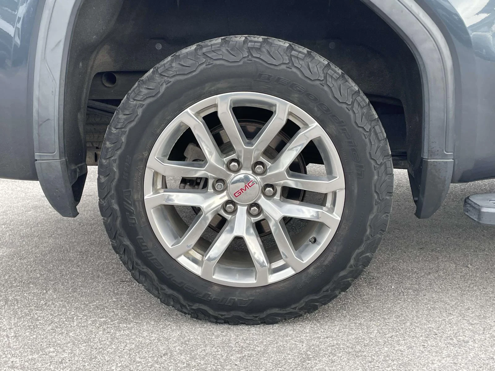 Used 2020 Dark Sky Metallic GMC SLT image 32