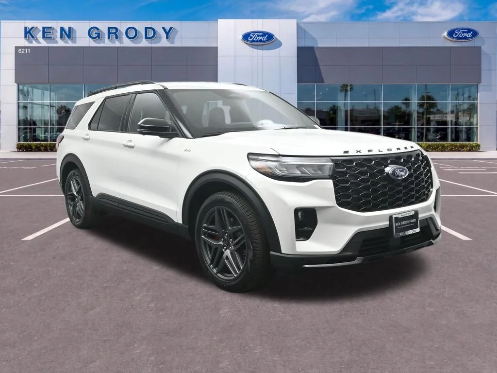 2026 Ford Explorer ST-LINE RWD's photo