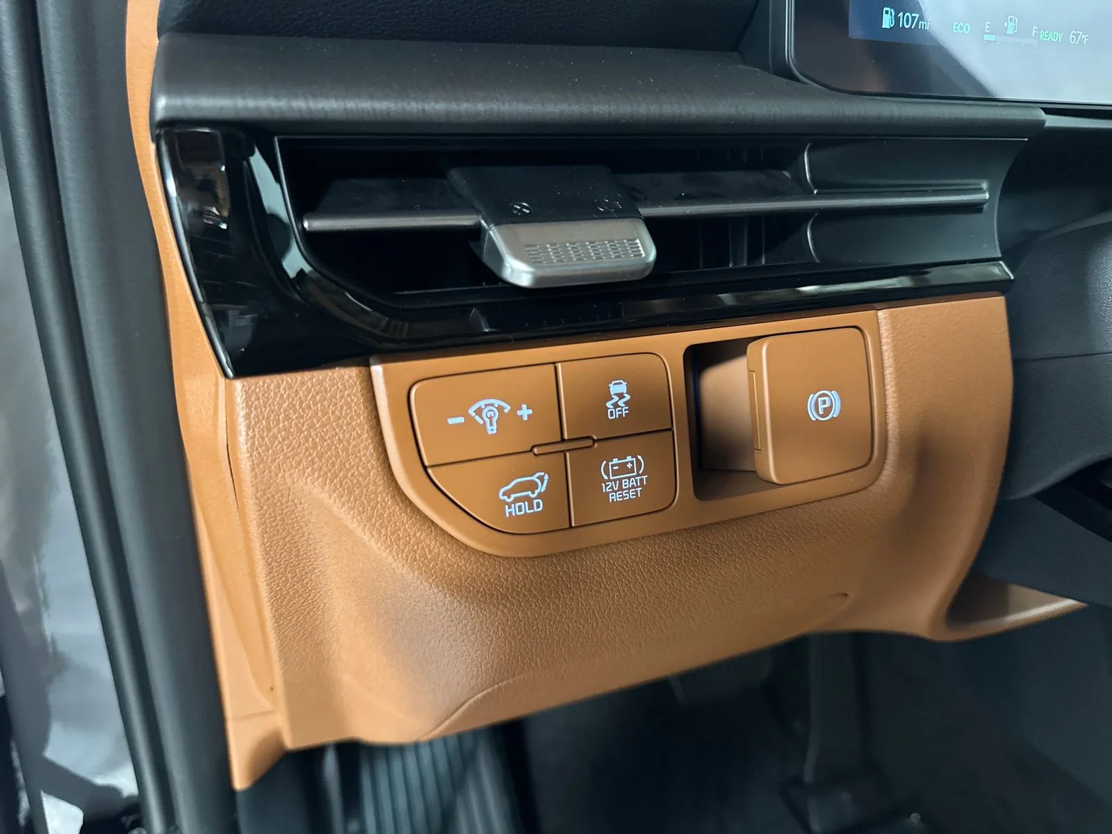New 2027 Wolf Gray Kia X-Line image 15