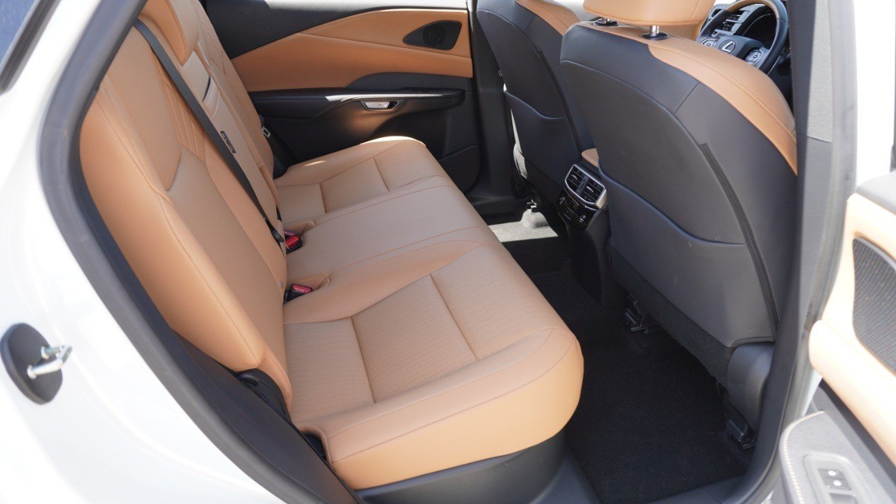 Used 2025 White Lexus RX 350 Premium image 32