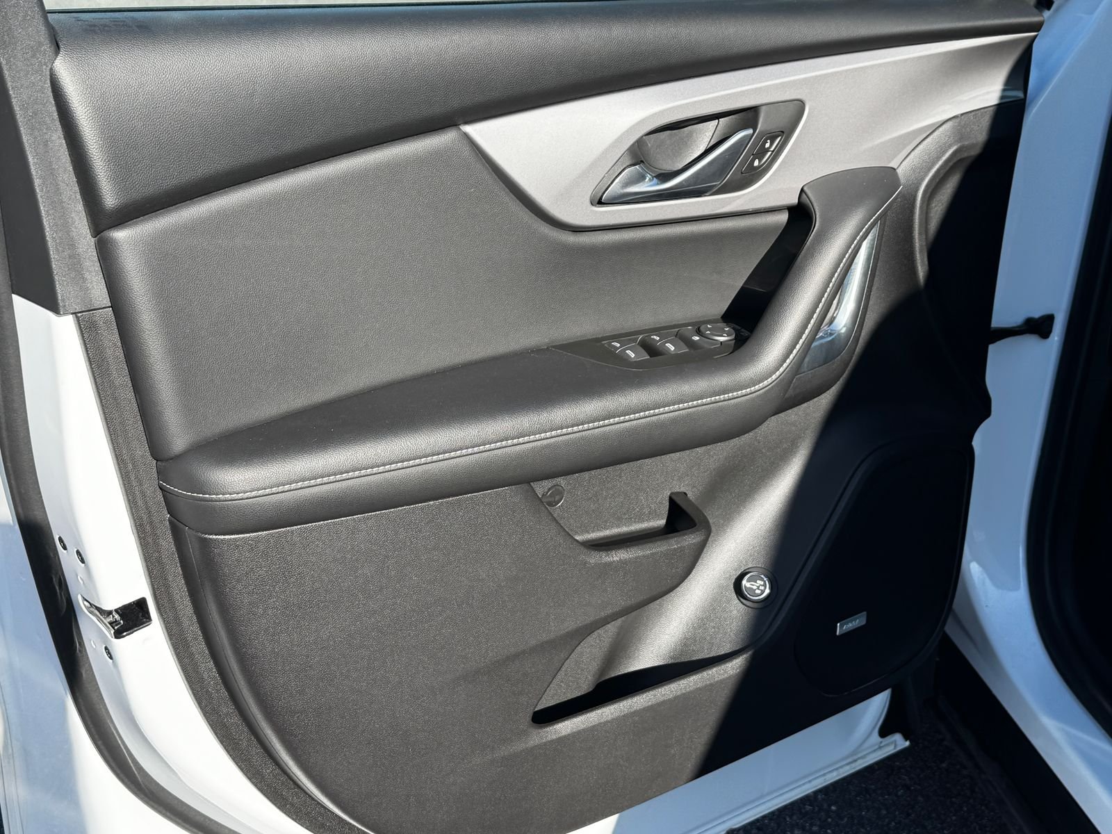 Used 2024 Summit White Chevrolet LT image 13