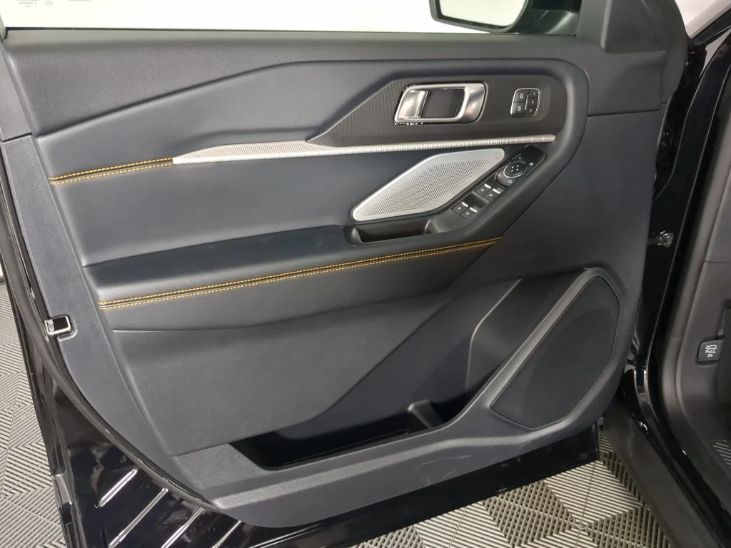 New 2026 Agate Black Metallic Ford Tremor® image 11