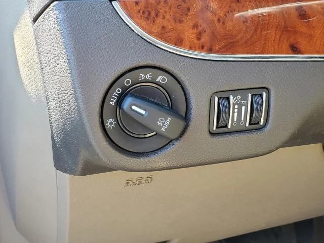 Used 2015 Cashmere/Sandstone Pearlcoat Chrysler Touring image 8