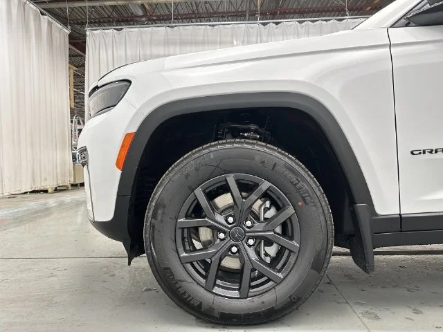 New 2027 Bright White Clear-Coat Paint Jeep Altitude image 22