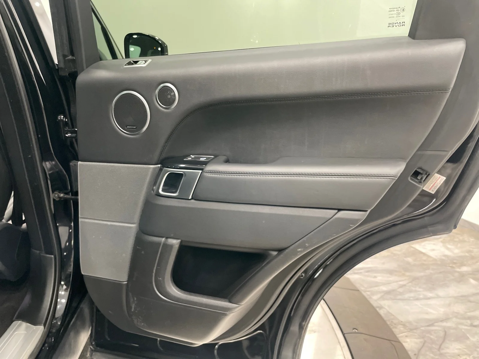 Used 2019 BLACK Land Rover HSE image 28