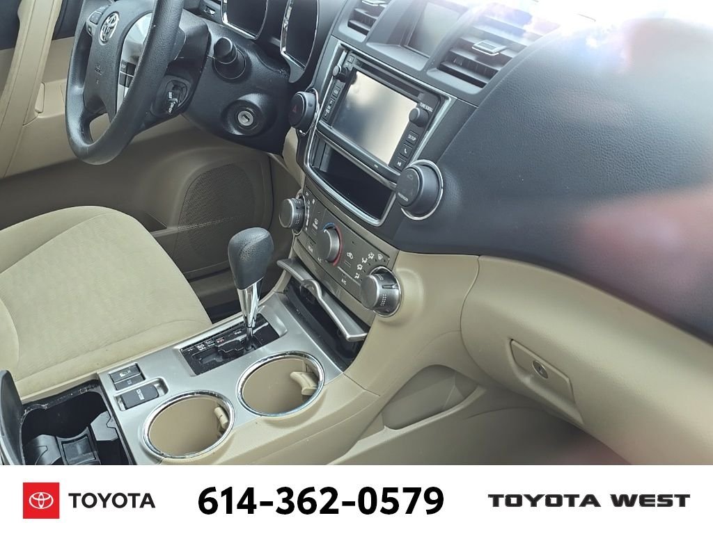 Used 2013 Green Toyota Base Plus V6 image 12
