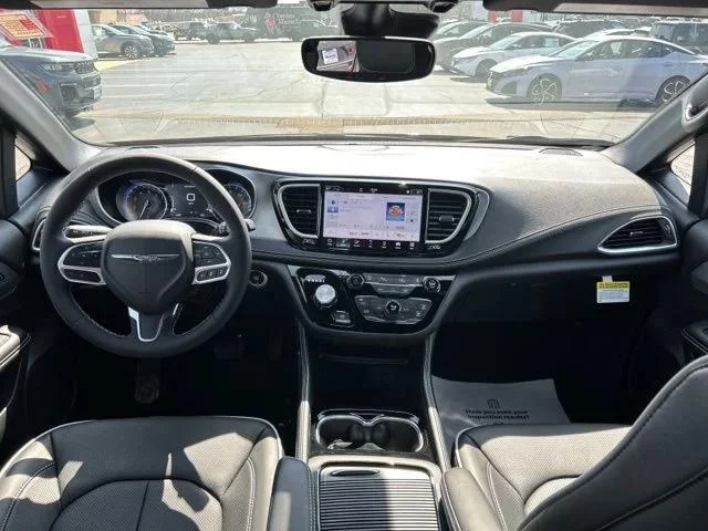 2026 Chrysler Pacifica Limited - Photo 24