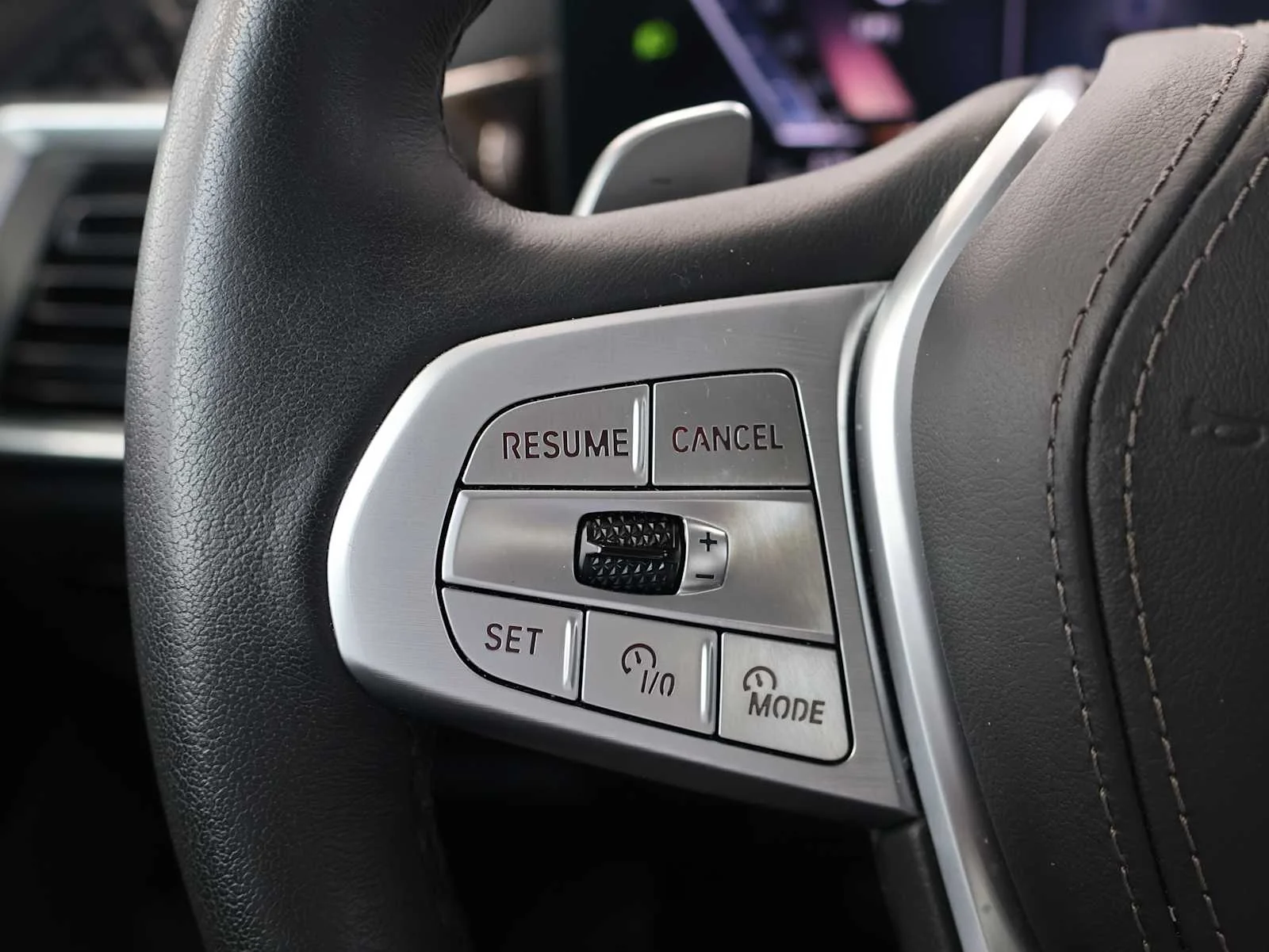 Used 2026 Skyscraper Grey Metallic BMW xDrive40i image 21