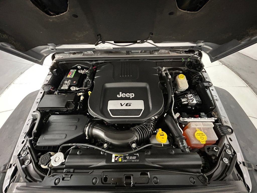 Used 2017 Silver Jeep Unlimited Rubicon Recon image 21
